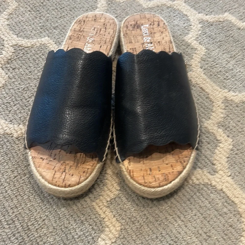 Lexi & Abbie Size 7 Leather Slides - Picture 2 of 2